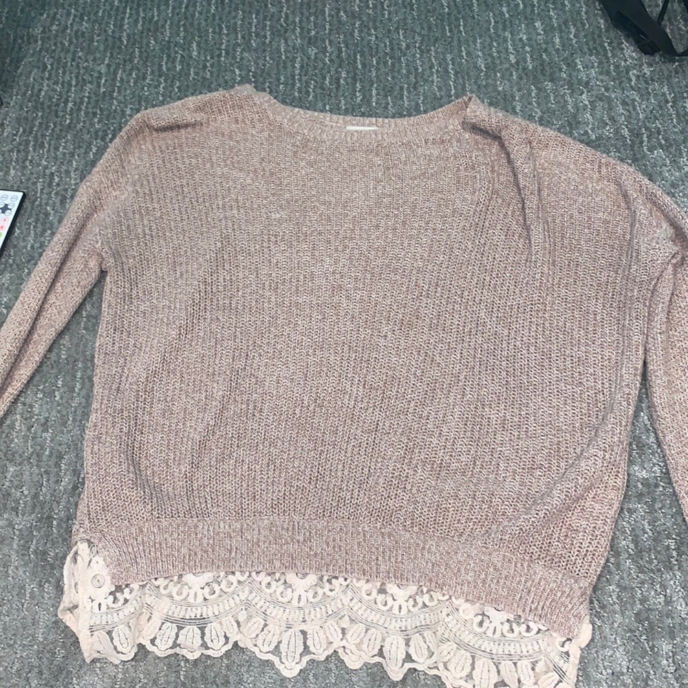 BROWN SWEATER WITH LACE DETAIL